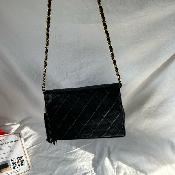 PRE-LOVED CHANEL™ 1986-88 BLACK QUILTED LAMBSKIN CC TASSEL FLAP BAG - Picture 7 of 15